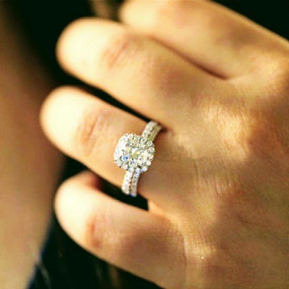Sale! 5🌟Rated💍2pc Halo Cushion Cut 18K Rings. - Picture 3 of 7